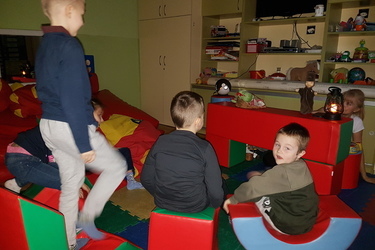 Teatrzyk kukiełkowy o CZERWONYM KAPTURKU
