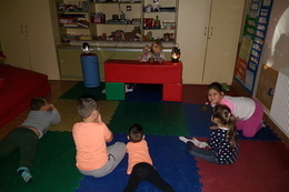 Teatrzyk kukiełkowy o CZERWONYM KAPTURKU