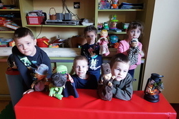 Teatrzyk kukiełkowy o CZERWONYM KAPTURKU