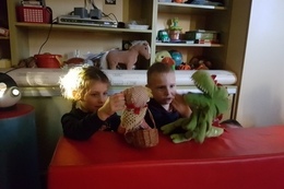 Teatrzyk kukiełkowy o CZERWONYM KAPTURKU