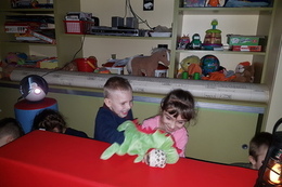 Teatrzyk kukiełkowy o CZERWONYM KAPTURKU