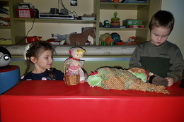 Teatrzyk kukiełkowy o CZERWONYM KAPTURKU